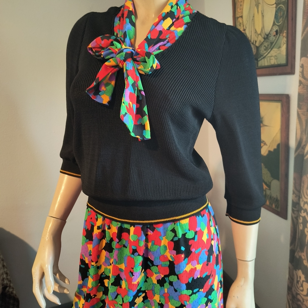 Vintage 80s Vivanti Skirt Set Colorful Abstract Print Women's Black Sweater